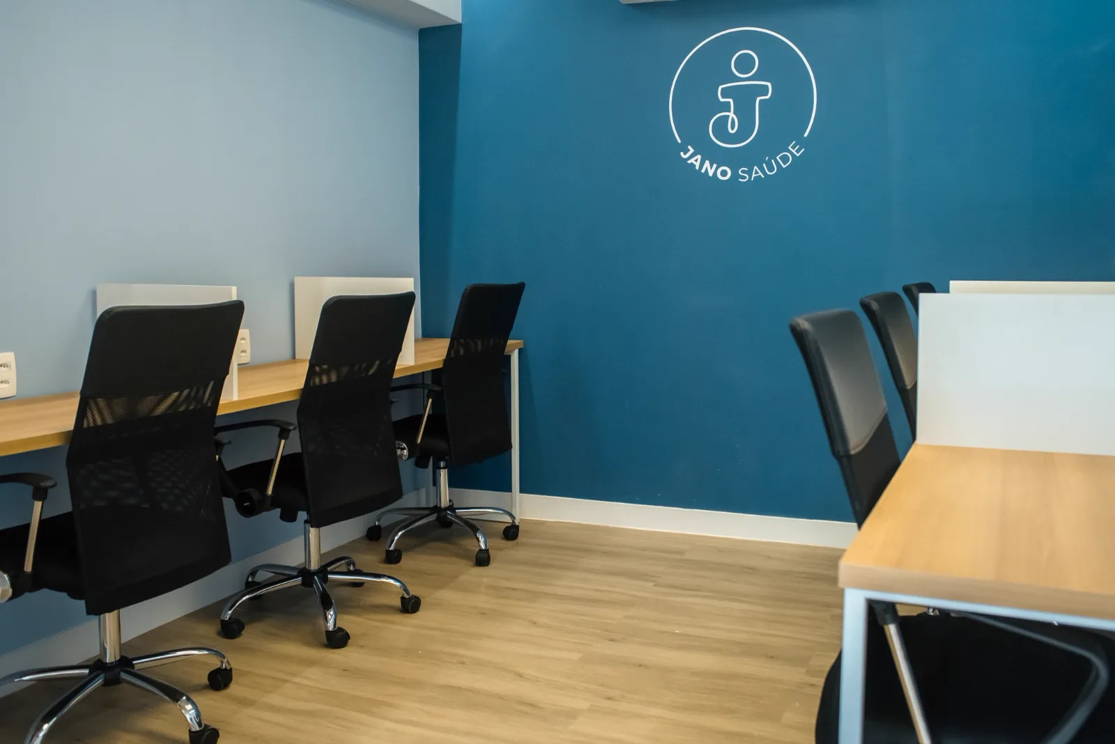 Área de coworking para pais e cuidadores